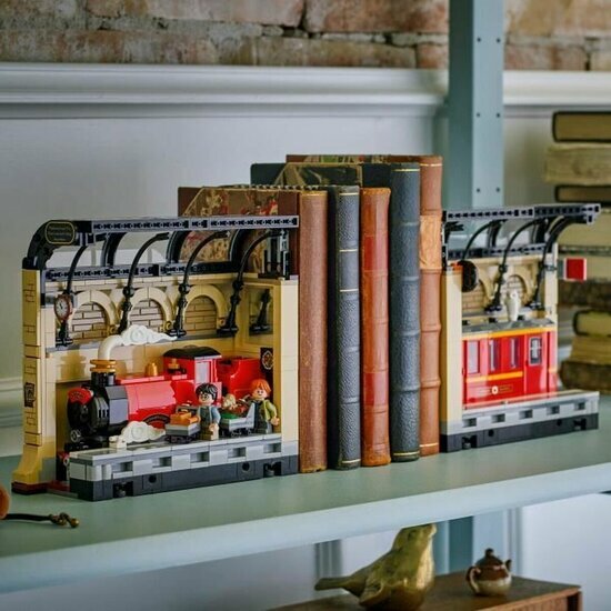 LEGO 76450 Book Nook Hogwarts Express