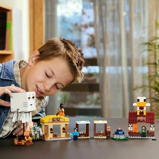 LEGO 21273 Ghast Balloon Village Attack