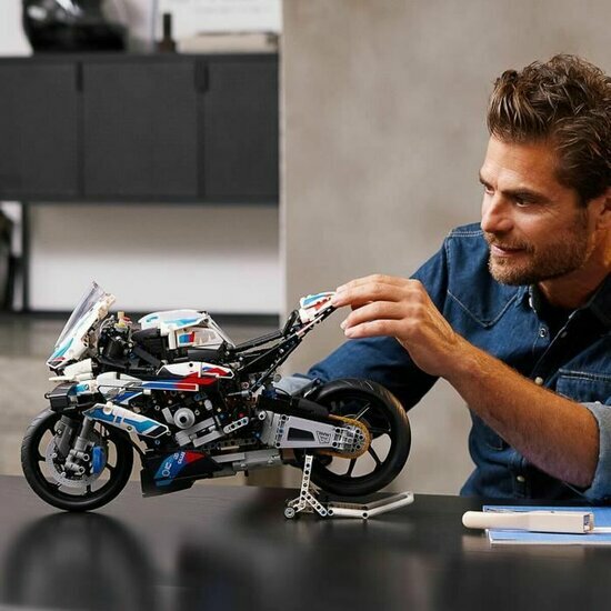 LEGO 42130 BMW M 1000 RR