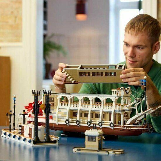 LEGO 21356 Stoomboot