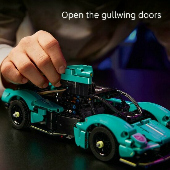LEGO 42208 Aston Martin Valkyrie